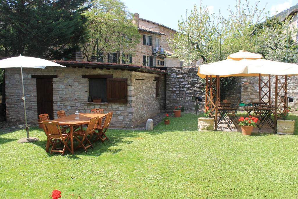 Bed and Breakfast Residenza Le Logge Gubbio Exteriér fotografie
